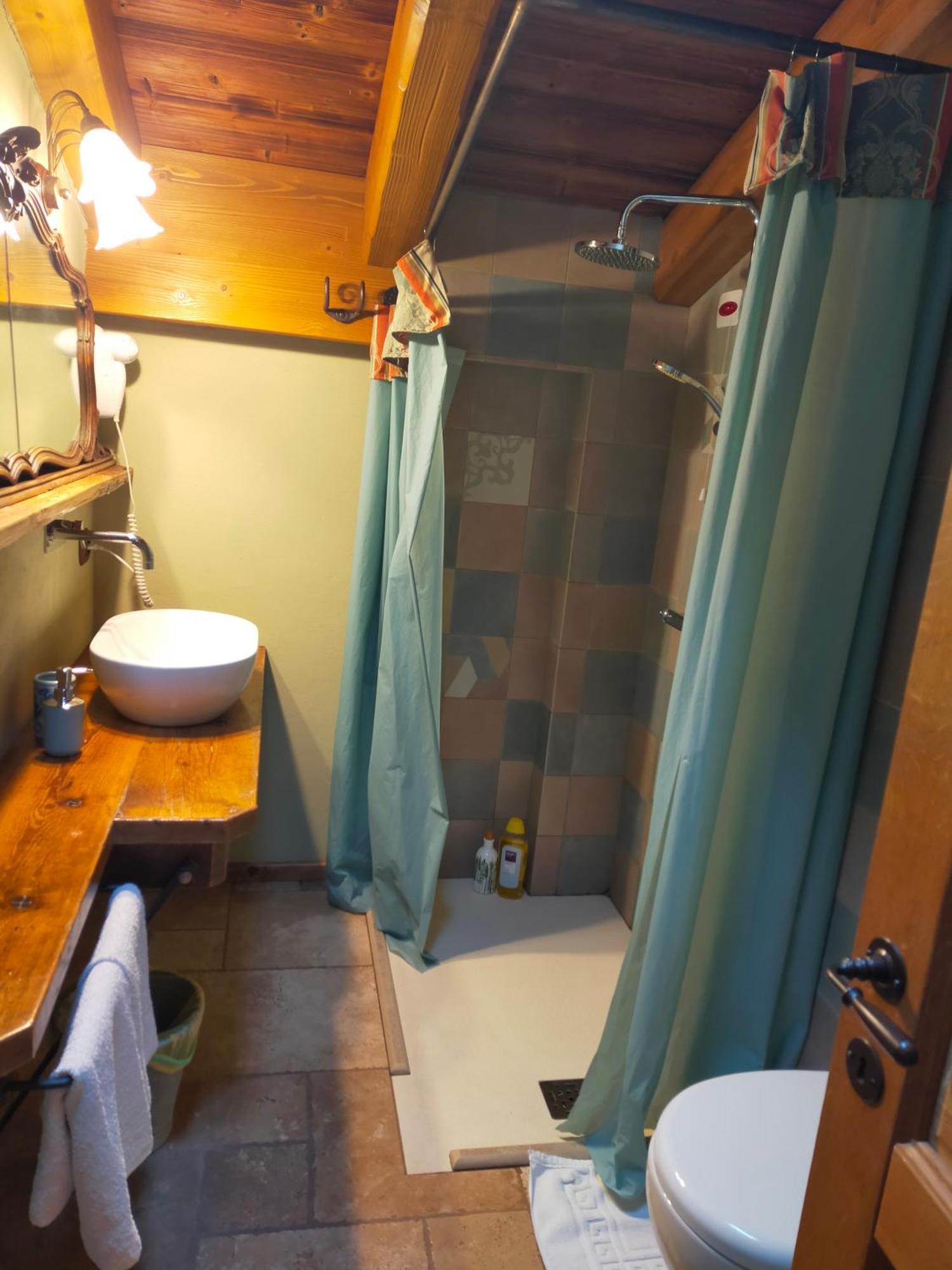 Lo Tzeno Guest house *